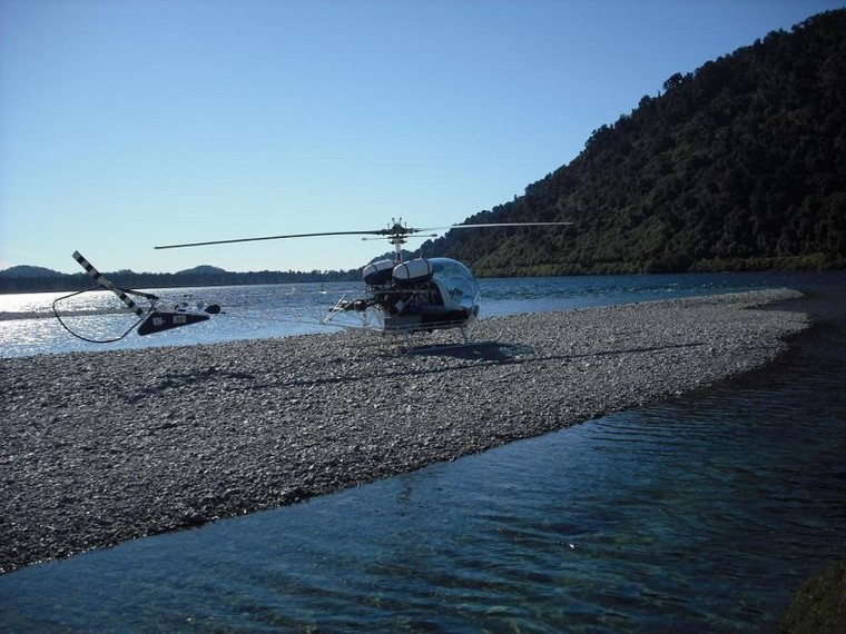 Helicopter_on_Lake.jpg